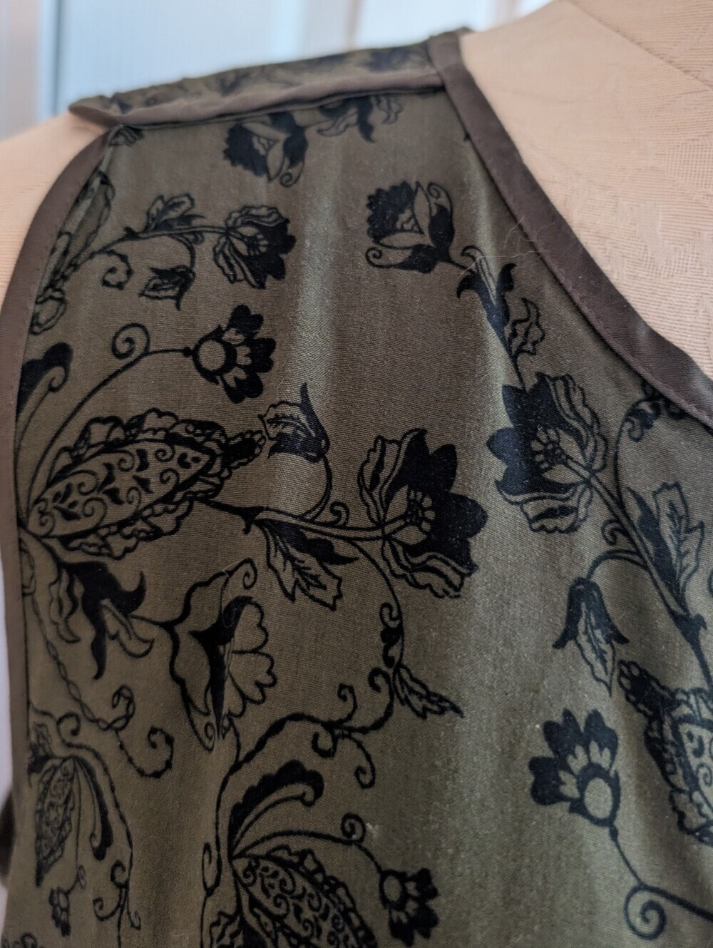Liz Claiborne Olive/ Black Floral, Geometry, Baroque Sleeveless Top Size XL - Picture 2 of 7